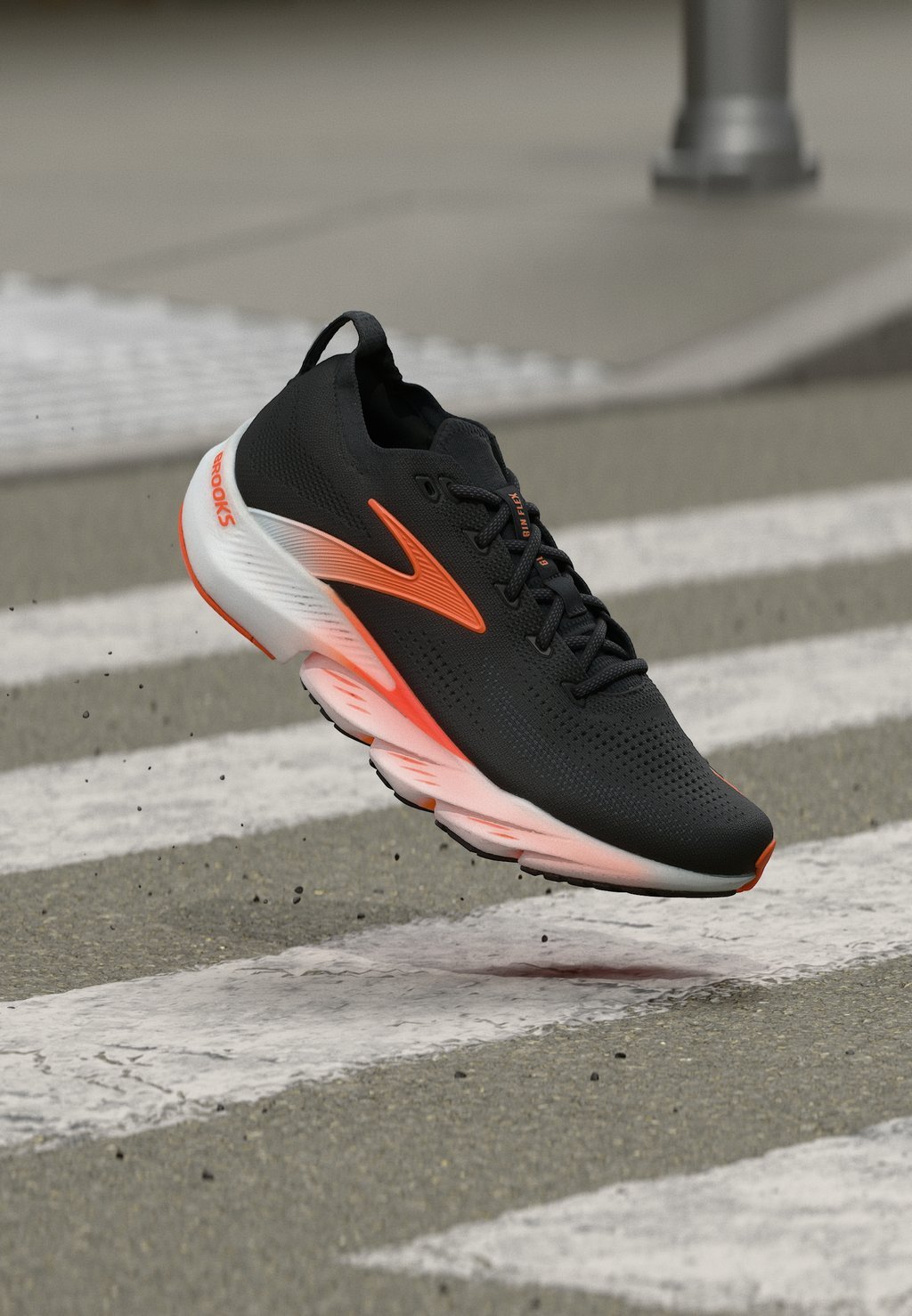 Cushioned flexible road running shoes - black/orange