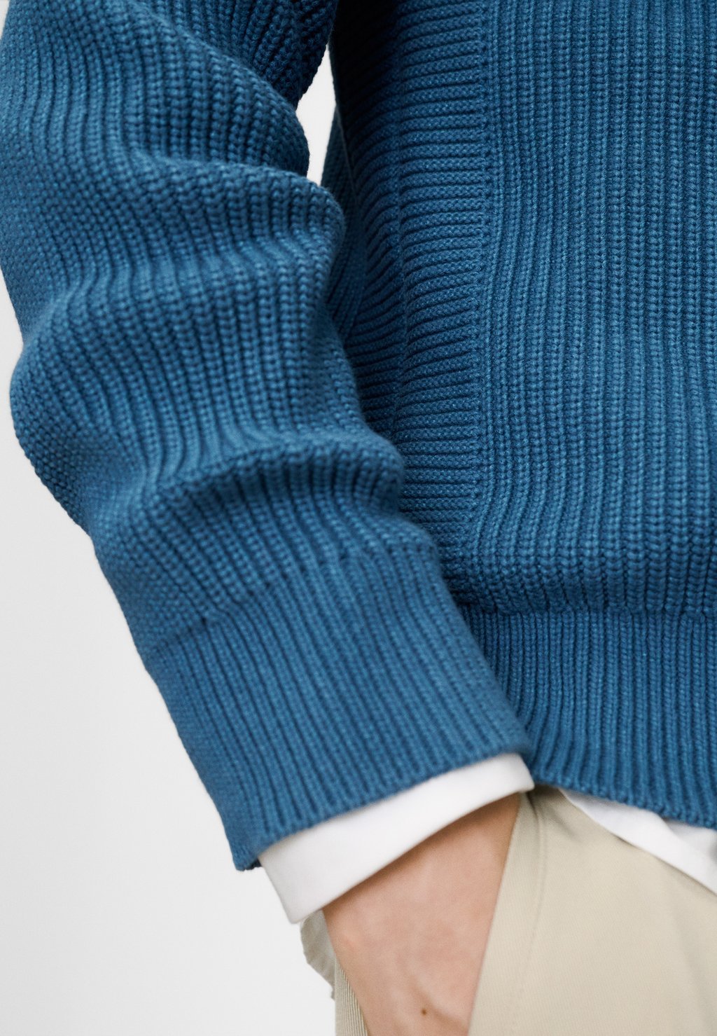 Knitted jumper with raglan sleeves - blue