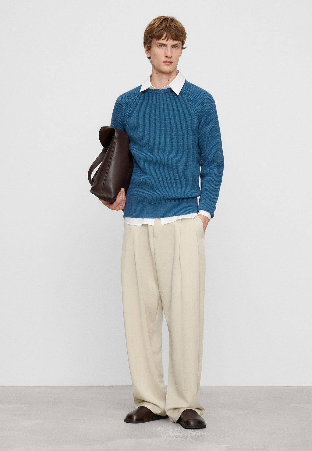 Knitted jumper with raglan sleeves - blue